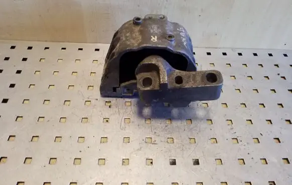 Audi A3 S3 8L Engine mount bracket 1J0199262BF