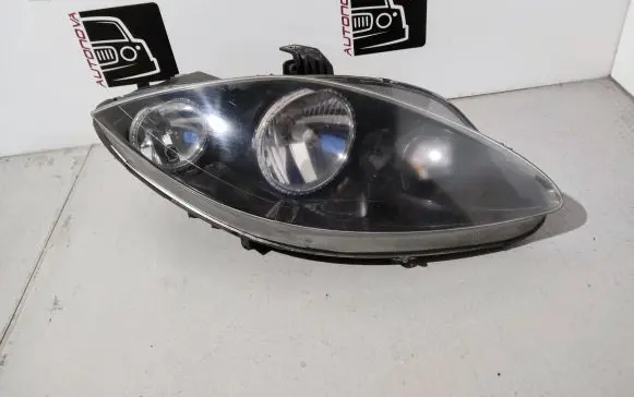 Seat Leon (1P) Headlight/headlamp 5P1941006C 89315801 VALEO