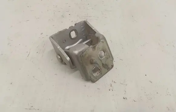 Citroen C5 Front door lower hinge 675D0R0804