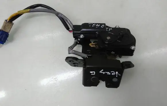 Toyota Corolla Verso E121 Tailgate/trunk/boot lock/catch/latch