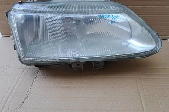 Renault Espace III Headlight/headlamp 7700820119