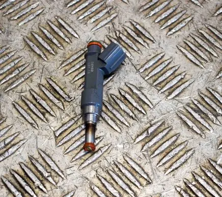 Toyota C-HR I Fuel injector 232500T110
