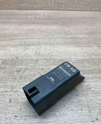 Audi A3 S3 8P Glow plug pre-heat relay 038907281D 0522120504