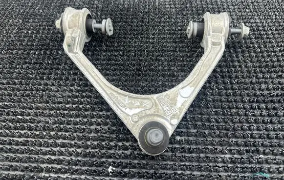 Jaguar XE Front upper control arm/wishbone GX733084 GX733091