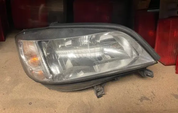 Opel Zafira A Headlight/headlamp 89100055