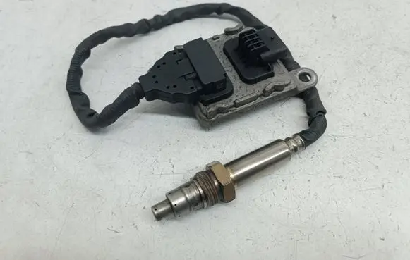 Mercedes-Benz E W213 Lambda probe sensor A0009057108 0009057108