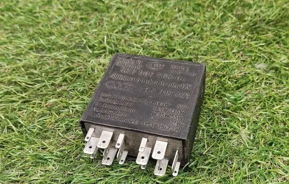 Audi A4 S4 B5 8D Other relay 4B0919471 5KG00656804