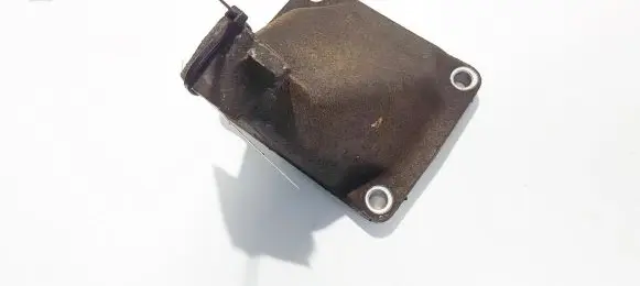 Engine mounting bracket