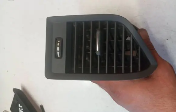 Volvo XC60 Dashboard side air vent grill/cover trim 1009818