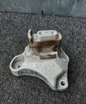 Peugeot 2008 II Gearbox mounting bracket 9807982780