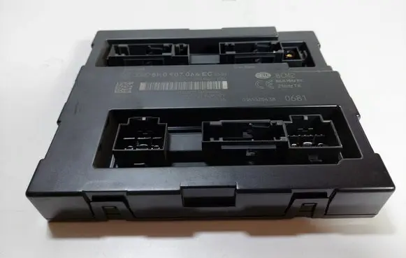 Audi A4 S4 B8 8K Comfort/convenience module 8K0907064EC
