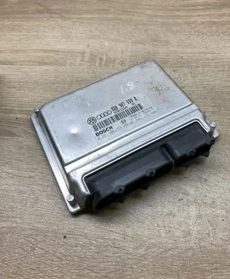 Audi A4 S4 B5 8D Engine control unit/module ECU 8D0907558B 0261204774