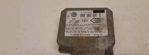 Volkswagen PASSAT B4 Airbag control unit/module 6N0909601E