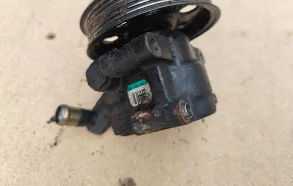 Ford Focus Power steering pump Xs4f3a733ac