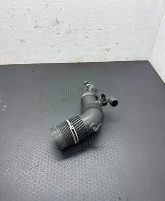 Audi A1 Turbo air intake inlet pipe/hose 6R0129654D