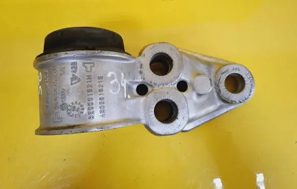 Volkswagen PASSAT B5 Rear axle beam mounts housing 8E0501522H
