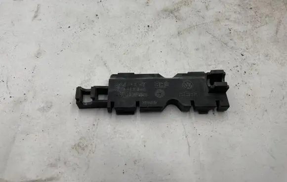 Volkswagen Transporter - Caravelle T5 Radiator mount bracket 7H0422848
