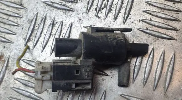 Mazda MPV Valve vacuum K5T49091 KL01