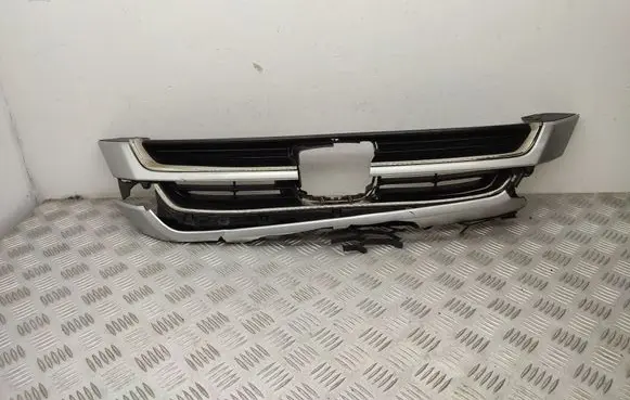 Honda CR-V Front bumper upper radiator grill 71121SWWE311M1 71121SWWE511M1