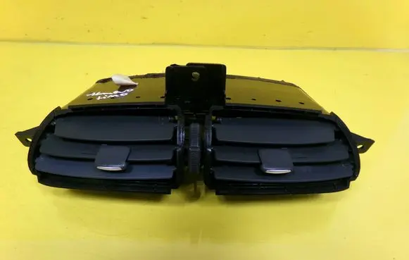 Nissan Almera Tino Dash center air vent grill 