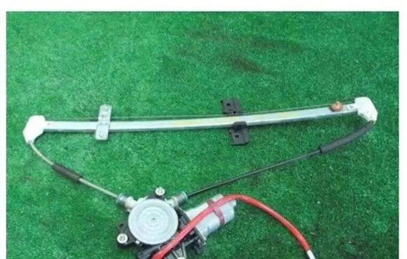 Suzuki Grand Vitara I Rear door window regulator with motor