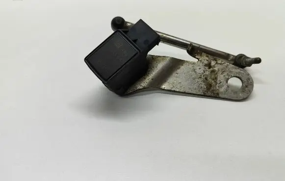 Headlight/headlamp level sensor