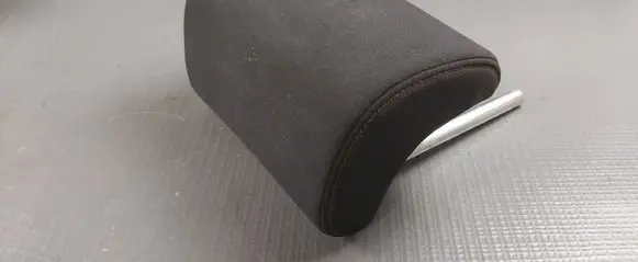 Toyota Avensis T270 Rear seat headrest 
