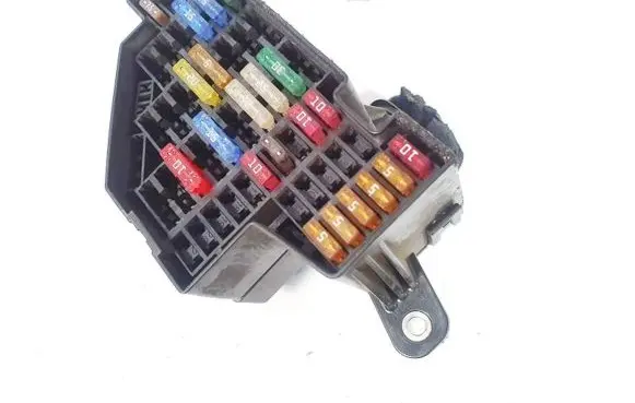 Volkswagen Golf V Fuse box set 053831512100 51554akb51