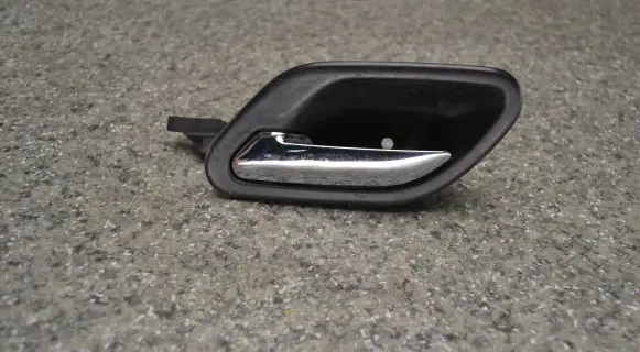 BMW 5 E39 Front door interior handle 8226049