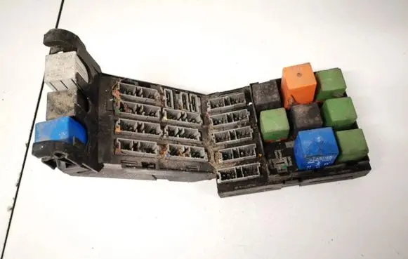 Peugeot 605 Fuse box set 12vref02406 12v-ref02406