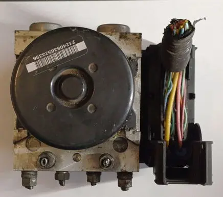 Mazda 3 II ABS pump bracket 8V612C405AG 000404961D0 10021204584