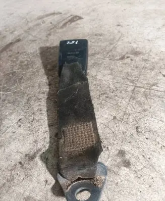 Peugeot 206 Middle seatbelt (rear) 0404024