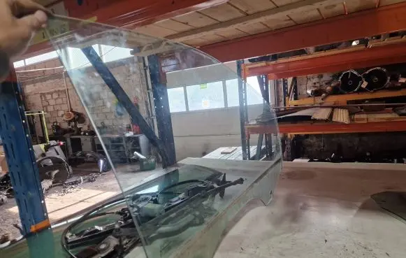 Ford Ranger Front door window glass four-door