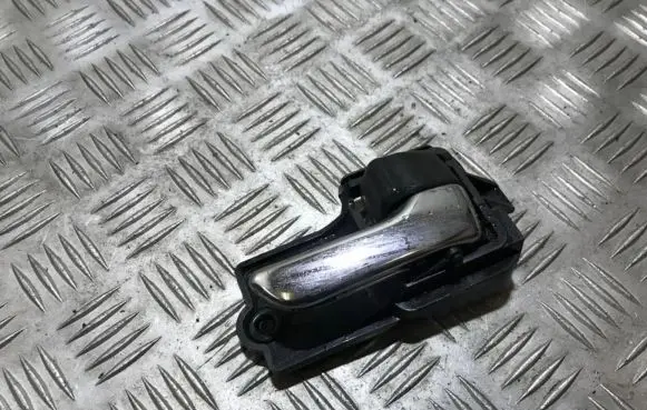 Toyota Avensis T220 Front door interior handle c2261a2