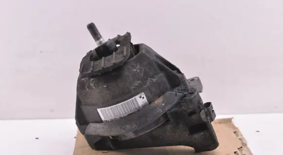BMW 5 E60 E61 Engine mount bracket 6769874