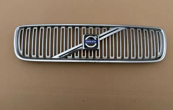 Volvo V70 Front bumper upper radiator grill 08693346