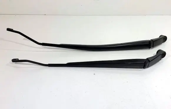 Toyota Yaris Cross Front wiper blade arm 