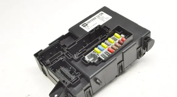Opel Meriva B Fuse box set 39013502