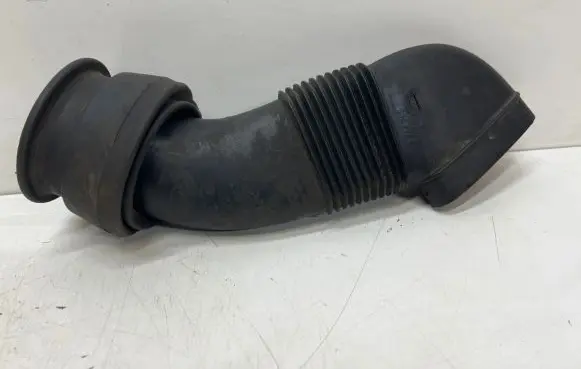 BMW 5 E34 Air intake hose/pipe 2244285