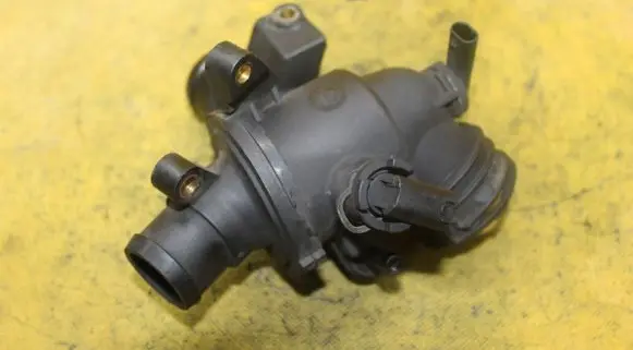 Mercedes-Benz Sprinter W906 Thermostat housing A6512000615