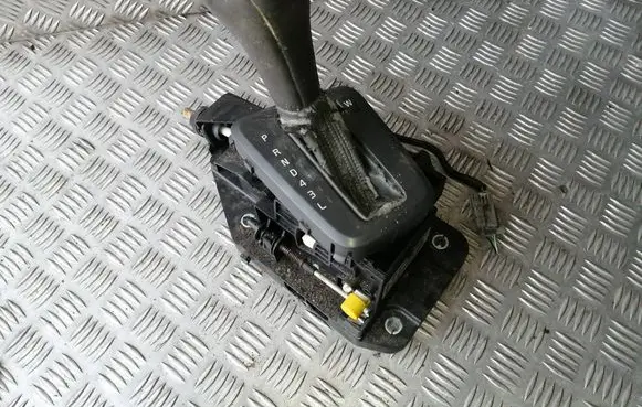 Volvo V70 Gear shifter/selector P08636189 08636189