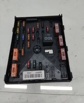 Volkswagen PASSAT B6 Fuse module 3C0937125 63592777