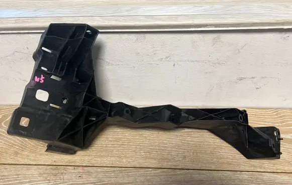 Audi Q7 4M Headlight/headlamp mounting bracket 4M0805608