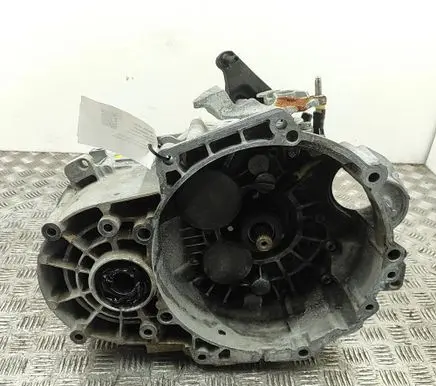 Volkswagen Caddy Manual 6 speed gearbox UMB