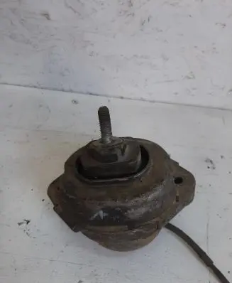 Engine mount bracket