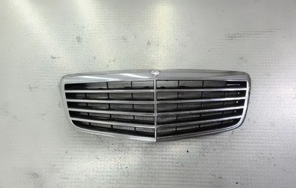 Mercedes-Benz E W211 Front bumper upper radiator grill A2118801783