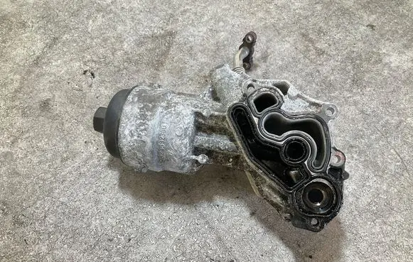 Opel Grandland X Oil filter mounting bracket 9823532380
