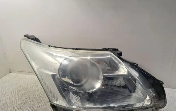 Toyota Avensis T270 Headlight/headlamp 8113005310 8112505310