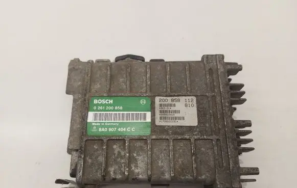 Volkswagen PASSAT B3 Engine control unit/module 8A0907404C 261200858