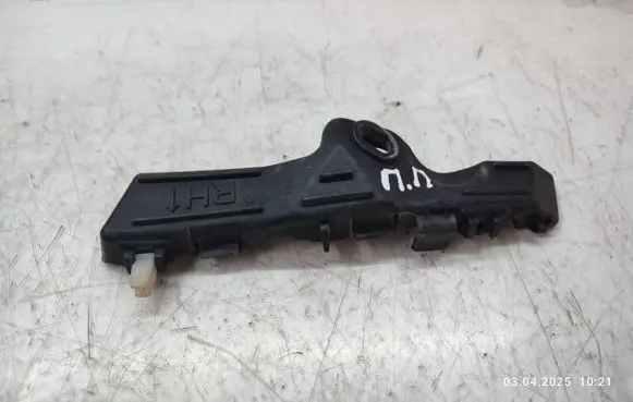 KIA Sorento Front bumper mounting bracket